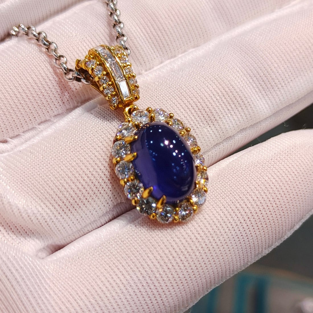 14k Gold 7.93 Ctw Natural Sapphire & Diamond Pendant( Without Chain ): Ref:230989019 // gold content:14k gold // main gemstone:sapphire // shape:oval // carat weight:6. 6ct // color:blue // treatment:natural // cut grade:g // // adjacent gemstone 2 : diamond // shape:rou