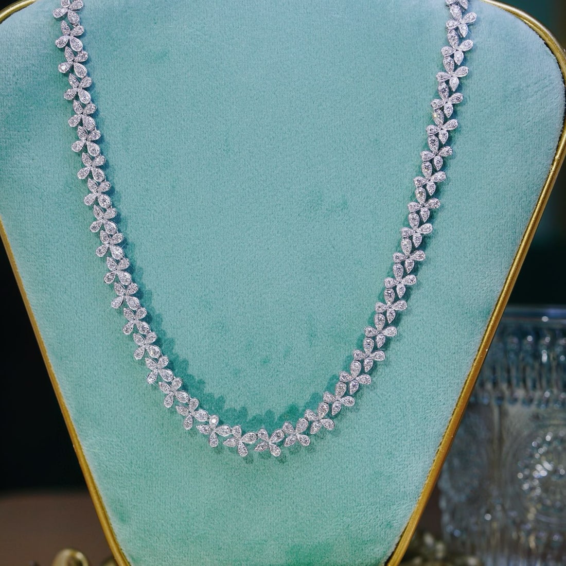 14k Gold 8.25 Ct Natural H Diamond Necklace: Ref:230989020 // gold content:14k gold // main gemstone:diamond // shape:round // carat weight:8. 25ct // clarity grade:vs-si // color:h // treatment:natural // cut grade:g // Condition: New Low