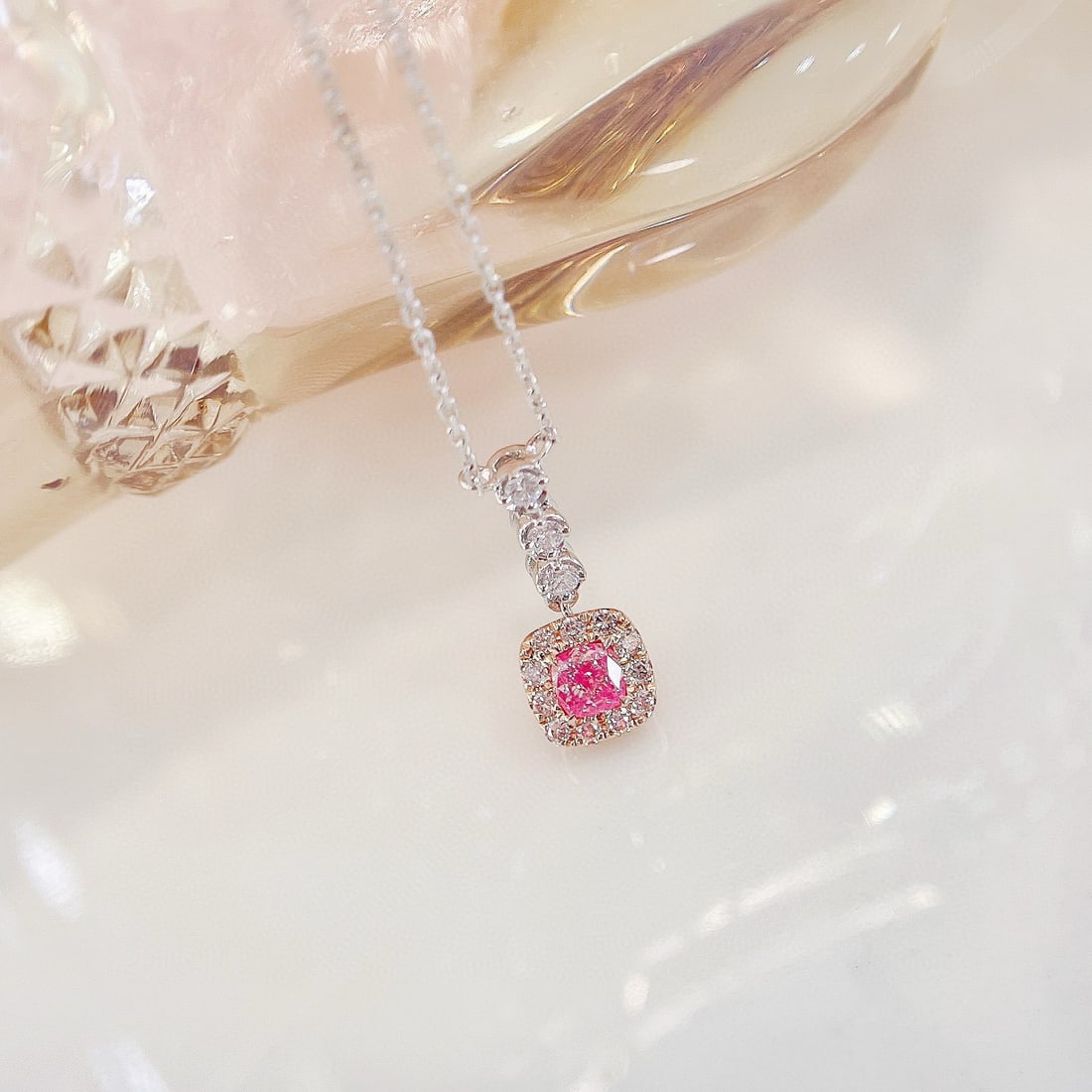 14k Gold 0.31 Ctw Natural Pink Diamond & Diamond Pendant( Without Chain ): Ref:230989031 // gold content:14k gold // main gemstone:pink diamond // shape:cushion // carat weight:0. 18ct // clarity grade:vs-si // color:pink // treatment:natural // cut grade:g // // adjacent ge