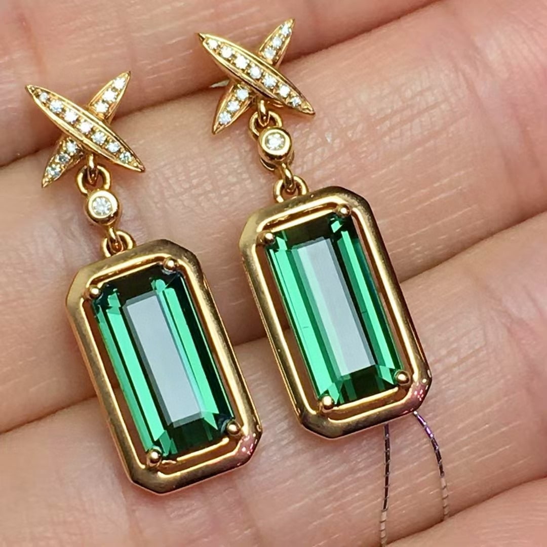14k Gold 3.2 Ct Natural Tourmaline & Diamond Earrings: Ref:230989033 // gold content:14k gold // main gemstone:tourmaline // shape:emerald // carat weight:3. 2ct // color:green // treatment:natural // cut grade:g // // adjacent gemstone 2 : diamond //