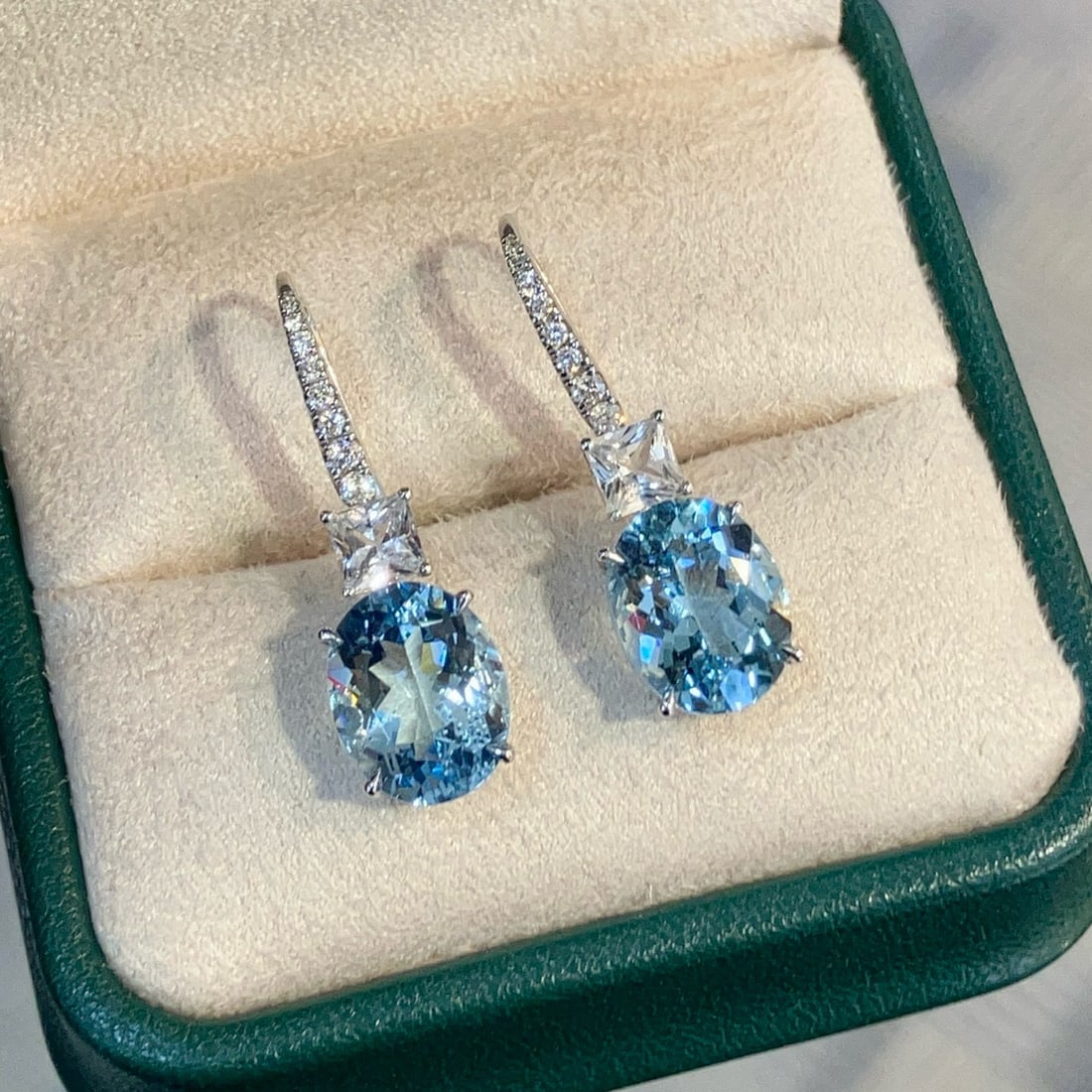 14k Gold 6.60 Ctw Natural Aquamarine & Diamond Earrings: Ref:230989037 // gold content:14k gold // main gemstone:aquamarine // shape:oval // carat weight:6. 02ct // color:blue // treatment:natural // cut grade:g // // adjacent gemstone 2 : diamond // shape: