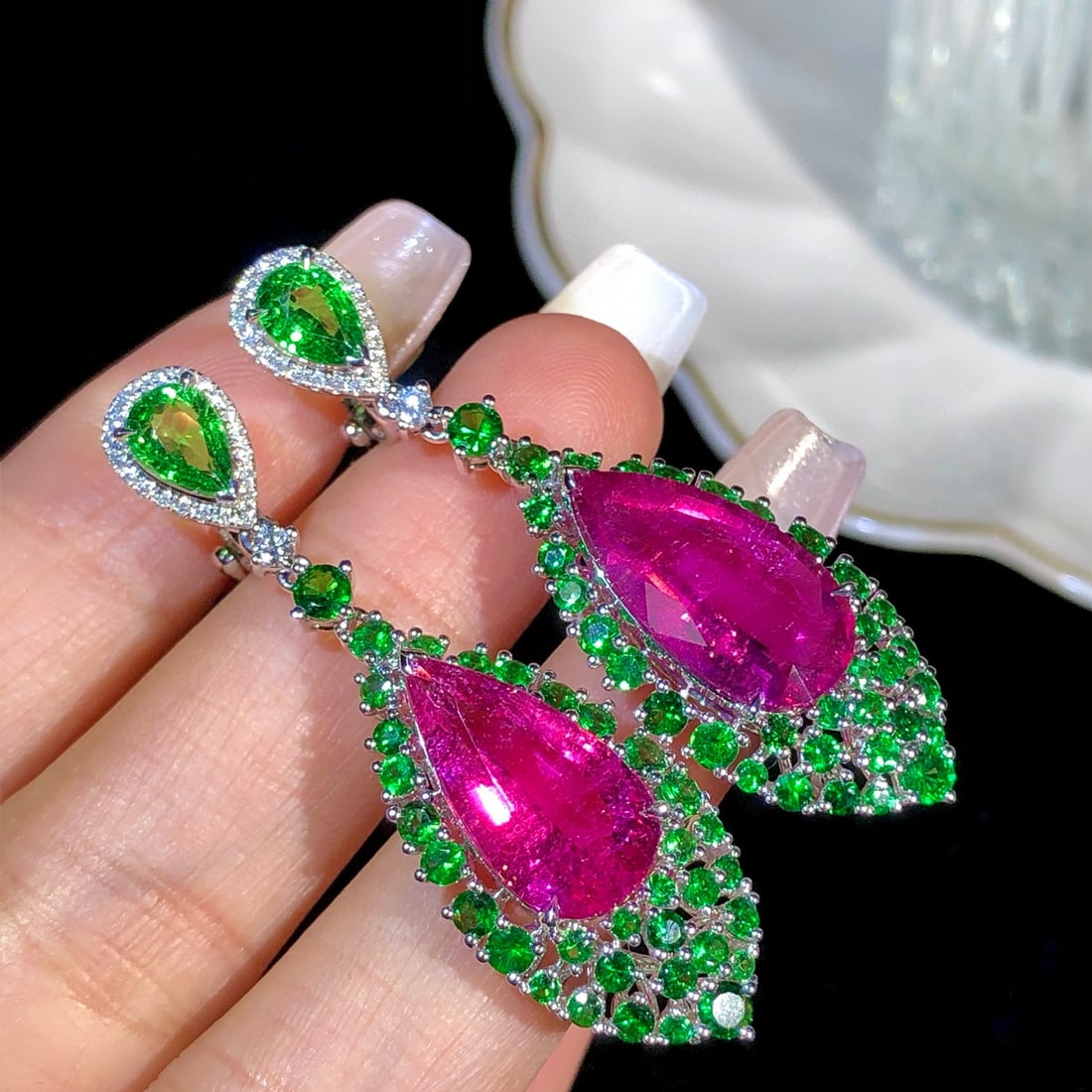 14k Gold 18.78 Ctw Natural Tourmaline & Tsavorite Earrings: Ref:230989038 // gold content:14k gold // main gemstone:tourmaline // shape:pear // carat weight:11. 9ct // color:red // treatment:natural // cut grade:g // // adjacent gemstone 2 : tsavorite //
