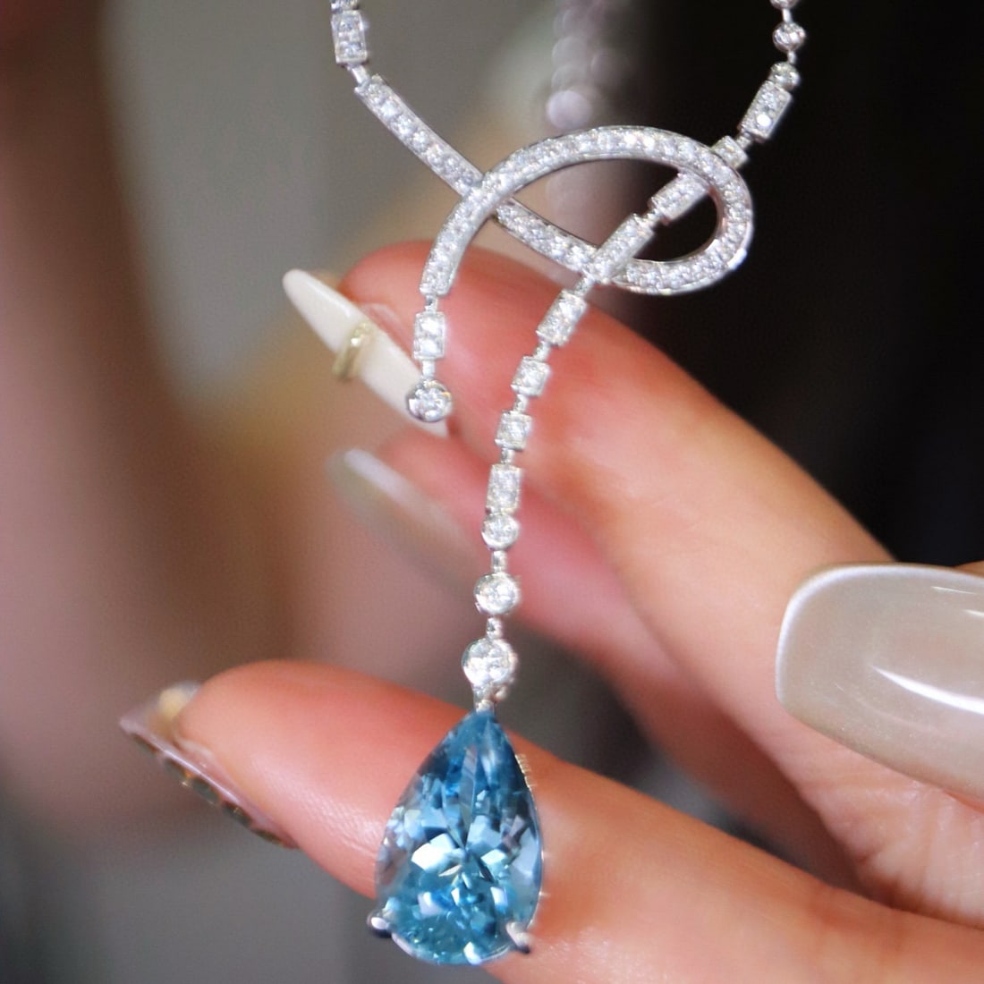 14k Gold 4.25 Ctw Natural Aquamarine & Diamond Pendant( Without Chain ): Ref:230989040 // gold content:14k gold // main gemstone:aquamarine // shape:pear // carat weight:3. 95ct // color:blue // treatment:natural // cut grade:g // // adjacent gemstone 2 : diamond // shape: