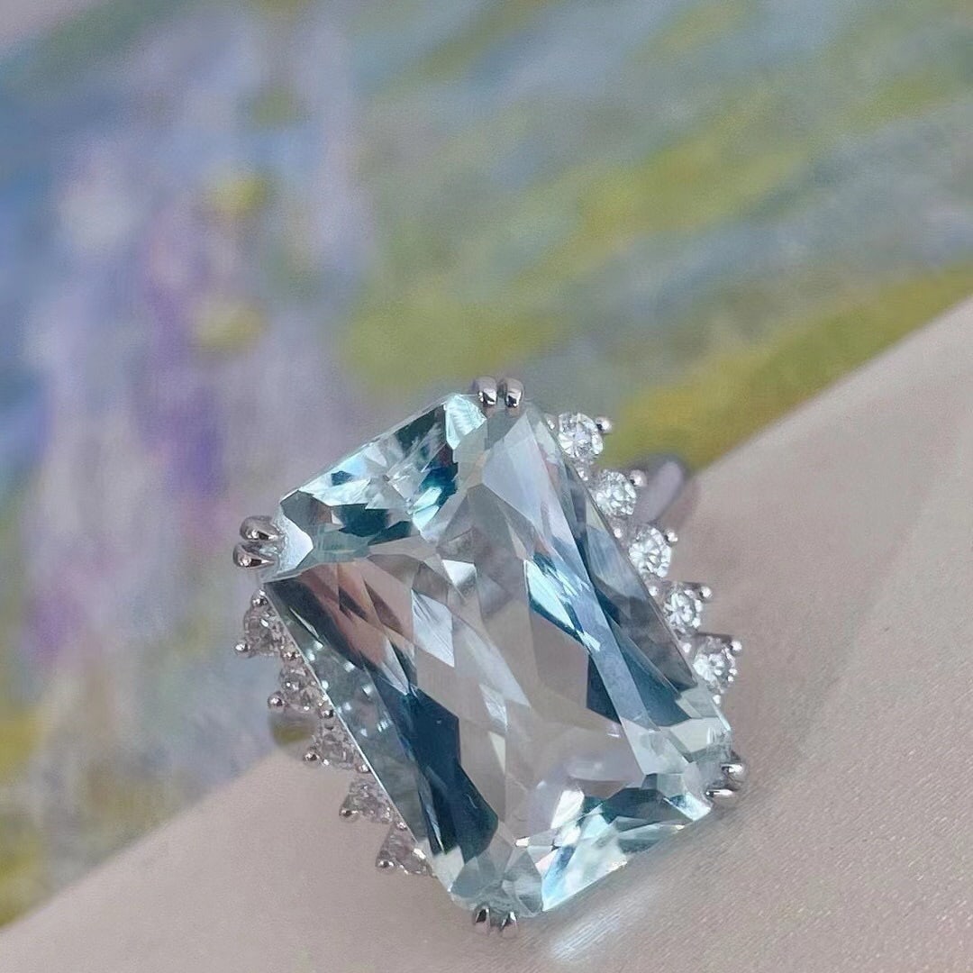 14k Gold 11 Ct Natural Aquamarine & Diamond Ring: Ref:230989041 // gold content:14k gold // ring size:7. 25us // // main gemstone:aquamarine // shape:emerald // carat weight:11ct // color:blue // treatment:natural // cut grade:g // // adjacent