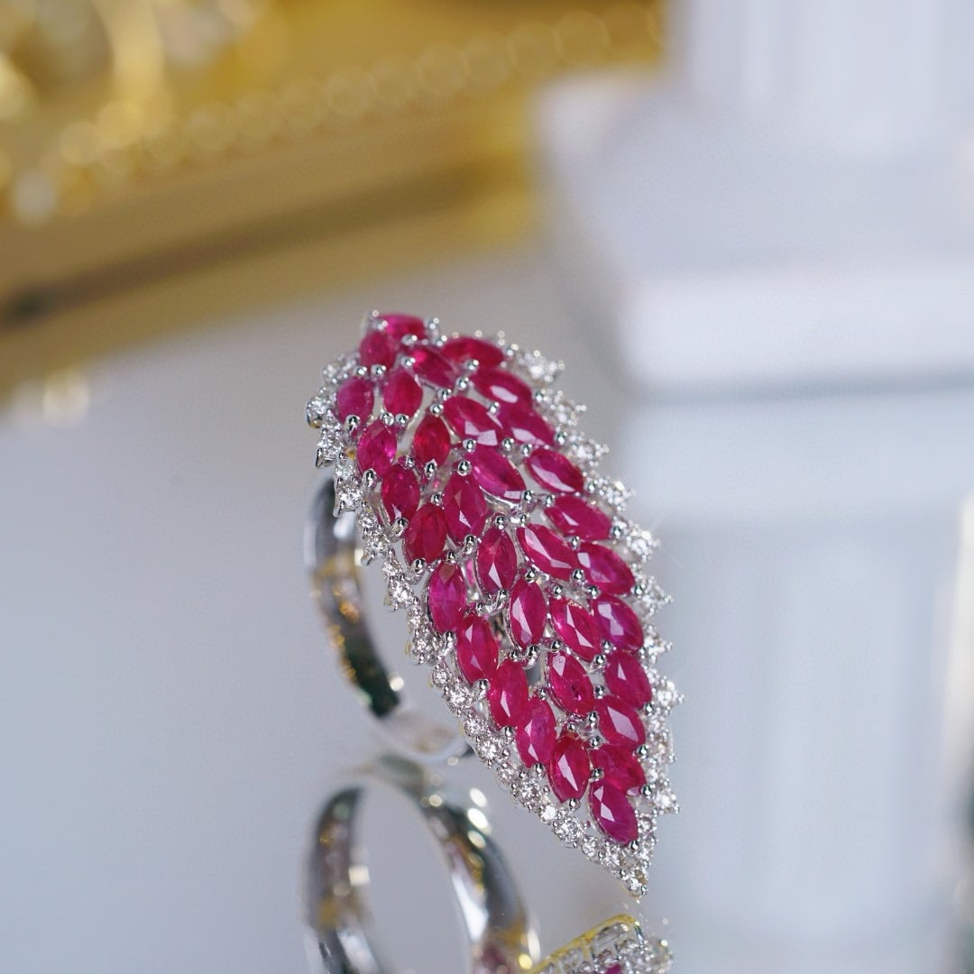 14k Gold 5.05 Ctw Natural Ruby & Diamond Ring: Ref:230989043 // gold content:14k gold // ring size:7. 25us // // main gemstone:ruby // shape:marquise // carat weight:4. 5ct // color:red // treatment:natural // cut grade:g // // adjacent gemstone