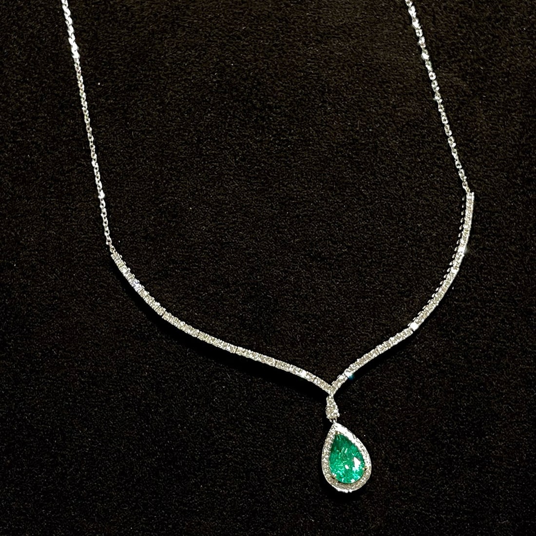 14k Gold 1.0 Ct Natural Emerald & Diamond Necklace: Ref:230989044 // gold content:14k gold // main gemstone:emerald // shape:pear // carat weight:1. 0ct // color:green // treatment:natural // cut grade:g // // adjacent gemstone 2 : diamond // shape:rou
