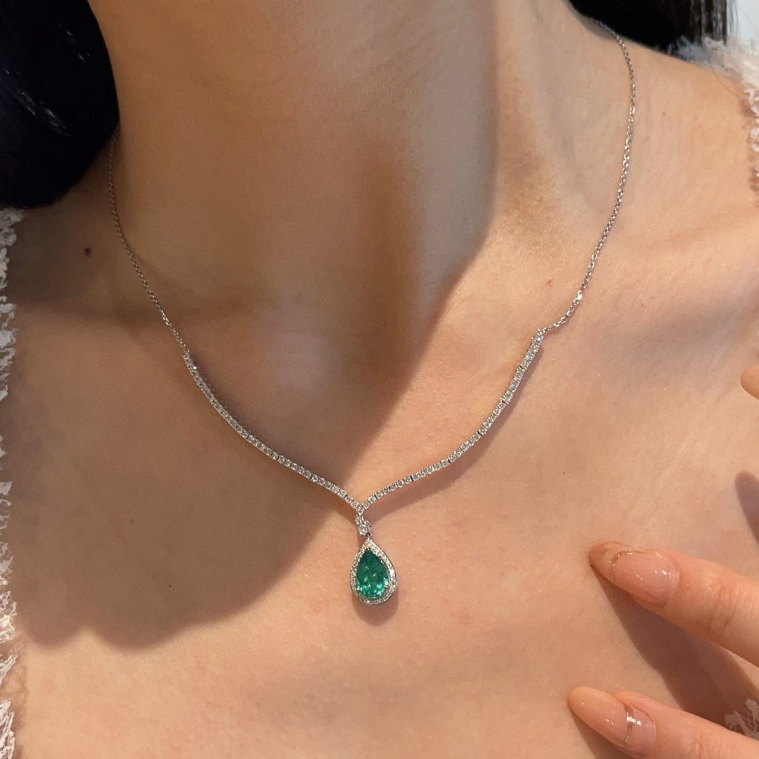 14k Gold 1.0 Ct Natural Emerald & Diamond Necklace - 6