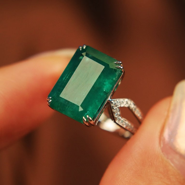 14k Gold 9.55 Ctw Natural Emerald & Diamond Ring - 2