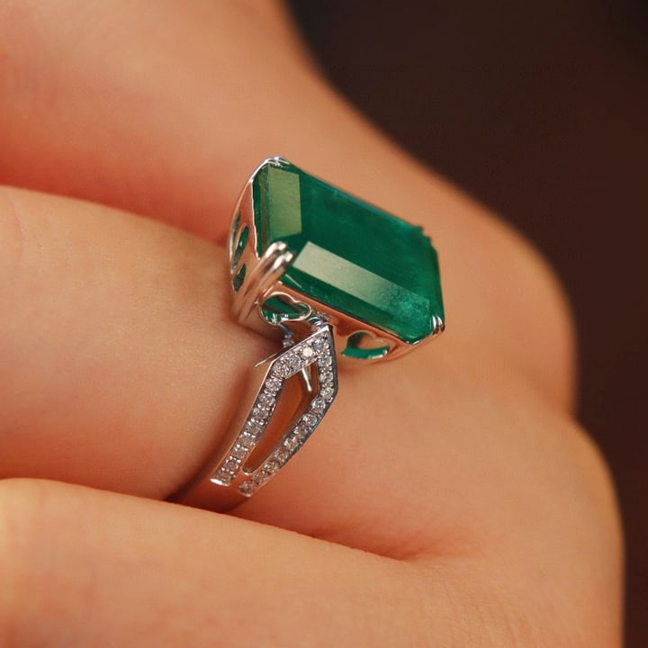 14k Gold 9.55 Ctw Natural Emerald & Diamond Ring - 5