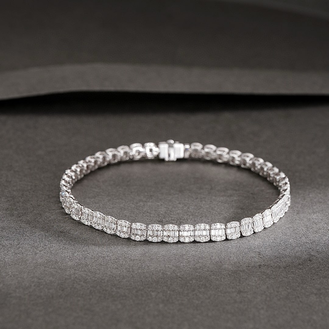 14k Gold 2.32 Ctw Natural H Diamond Bracelet: Ref:230989057 // gold content:14k gold // main gemstone:diamond // shape:round // carat weight:0. 88ct // color:h // treatment:natural // cut grade:g // // adjacent gemstone 2 : diamond //