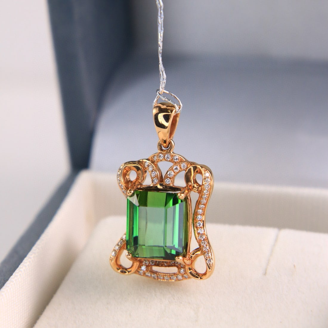 14k Gold 5.39 Ctw Natural Tourmaline & Diamond Pendant( Without Chain ): Ref:230989059 // gold content:14k gold // main gemstone:tourmaline // shape:emerald // carat weight:5. 22ct // color:green // treatment:natural // cut grade:g // // adjacent gemstone 2 : diamond // sh