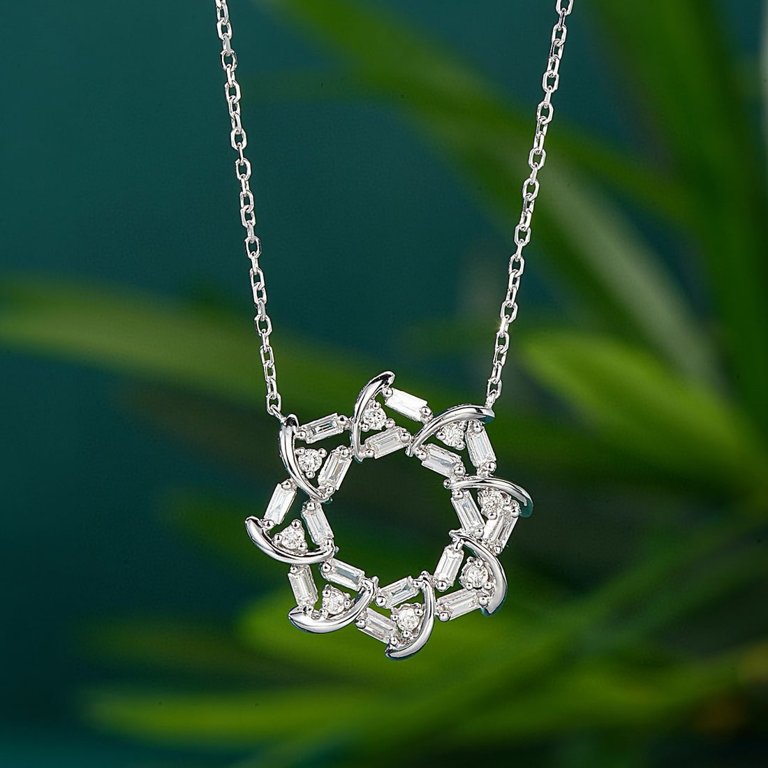 14k Gold 0.35 Ctw Natural H Diamond Pendant( Without Chain ): Ref:230989065 // gold content:14k gold // main gemstone:diamond // shape:baguette // carat weight:0. 27ct // color:h // treatment:natural // cut grade:g // // adjacent gemstone 2 : diamond //