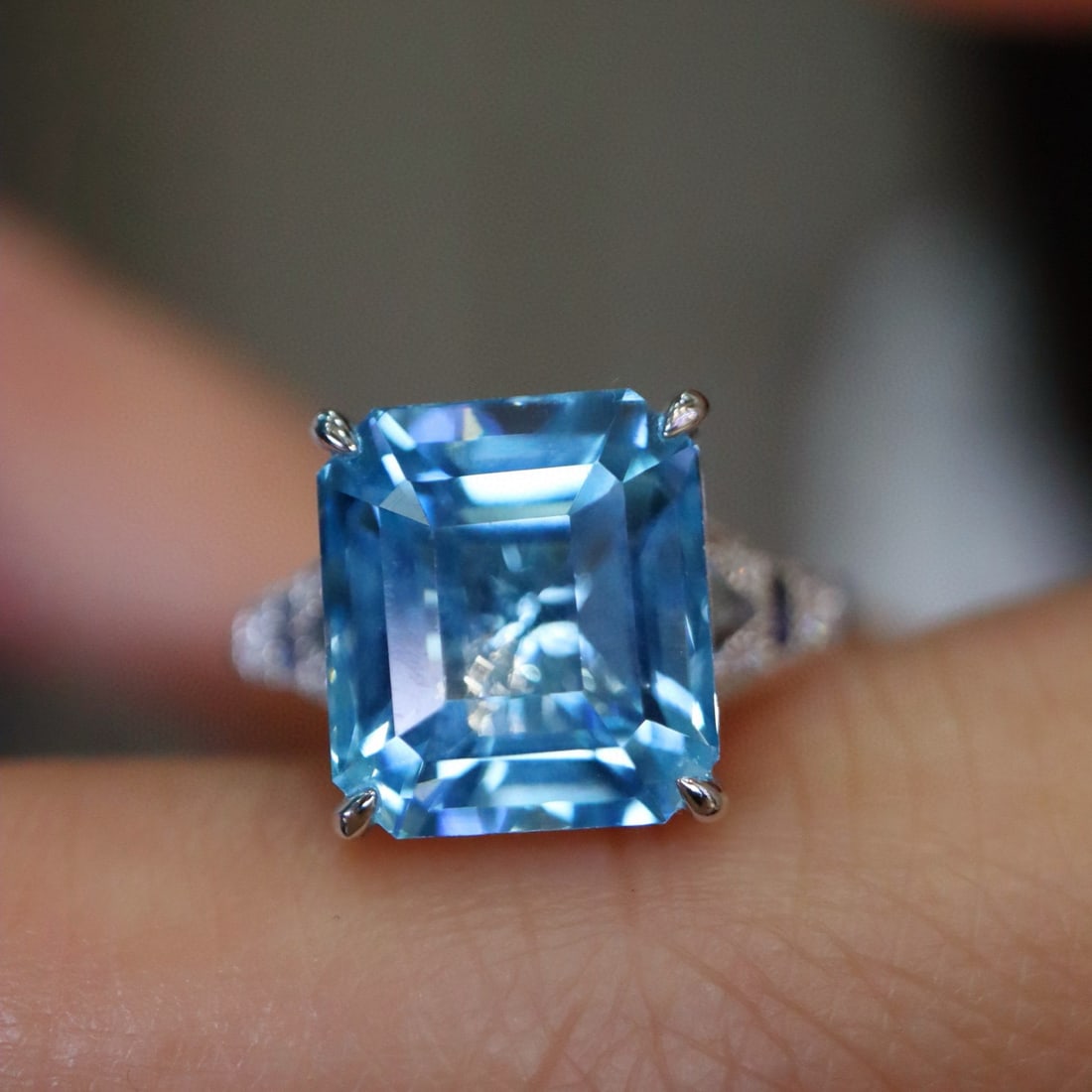 14k Gold 7.11 Ct Natural Aquamarine & Diamond Ring: Ref:230989072 // gold content:14k gold // ring size:7. 25us // // main gemstone:aquamarine // shape:emerald // carat weight:7. 11ct // color:blue // treatment:natural // cut grade:g // // adjacent