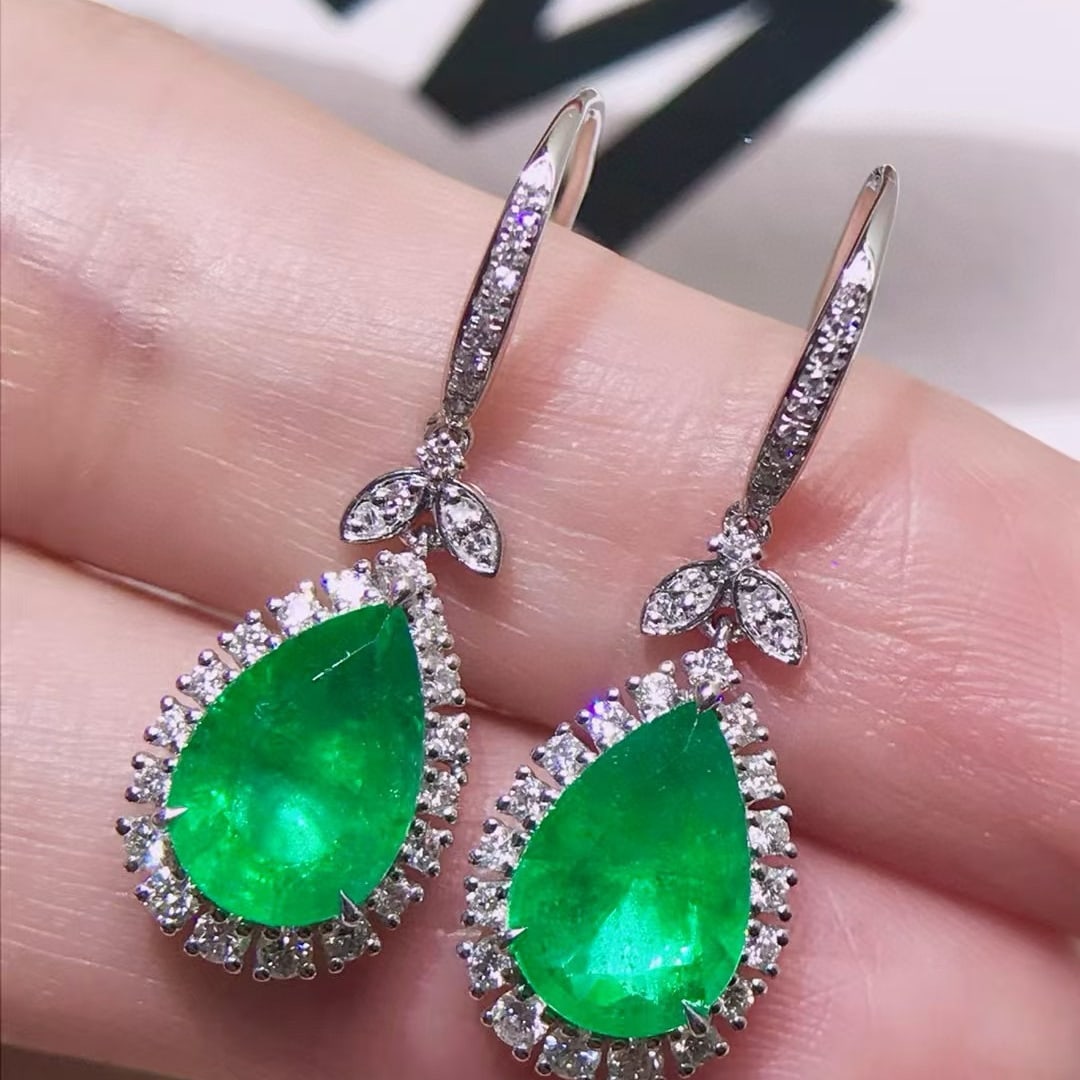 14k Gold 3.92 Ctw Natural Emerald & Diamond Earrings: Ref:230989078 // gold content:14k gold // main gemstone:emerald // shape:pear // carat weight:3. 3ct // color:green // treatment:natural // cut grade:g // // adjacent gemstone 2 : diamond // shape:rou