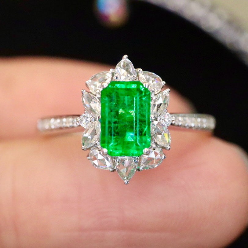 14k Gold 1.00 Ctw Natural Emerald & Diamond Ring: Ref:230989082 // gold content:14k gold // ring size:7. 25us // // main gemstone:emerald // shape:emerald // carat weight:0. 75ct // color:green // treatment:natural // cut grade:g // // adjacent