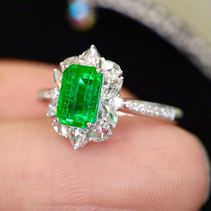 14k Gold 1.00 Ctw Natural Emerald & Diamond Ring - 2