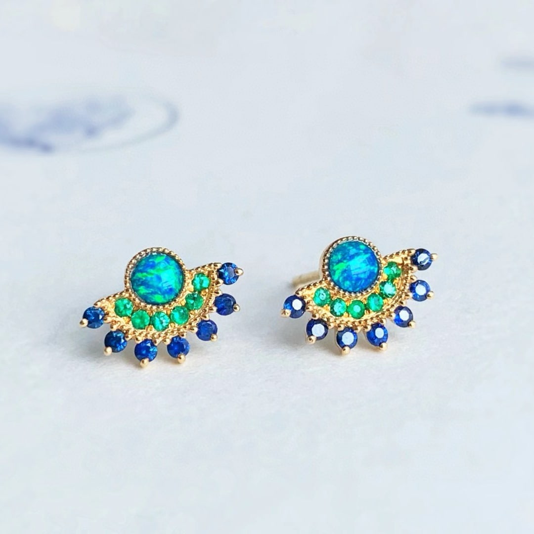 14k Gold 0.55 Ctw Natural Opal & Emerald Earrings: Ref:230989084 // gold content:14k gold // main gemstone:opal // shape:oval // carat weight:0. 25ct // color:blue // treatment:natural // cut grade:g // // adjacent gemstone 2 : emerald // shape:round