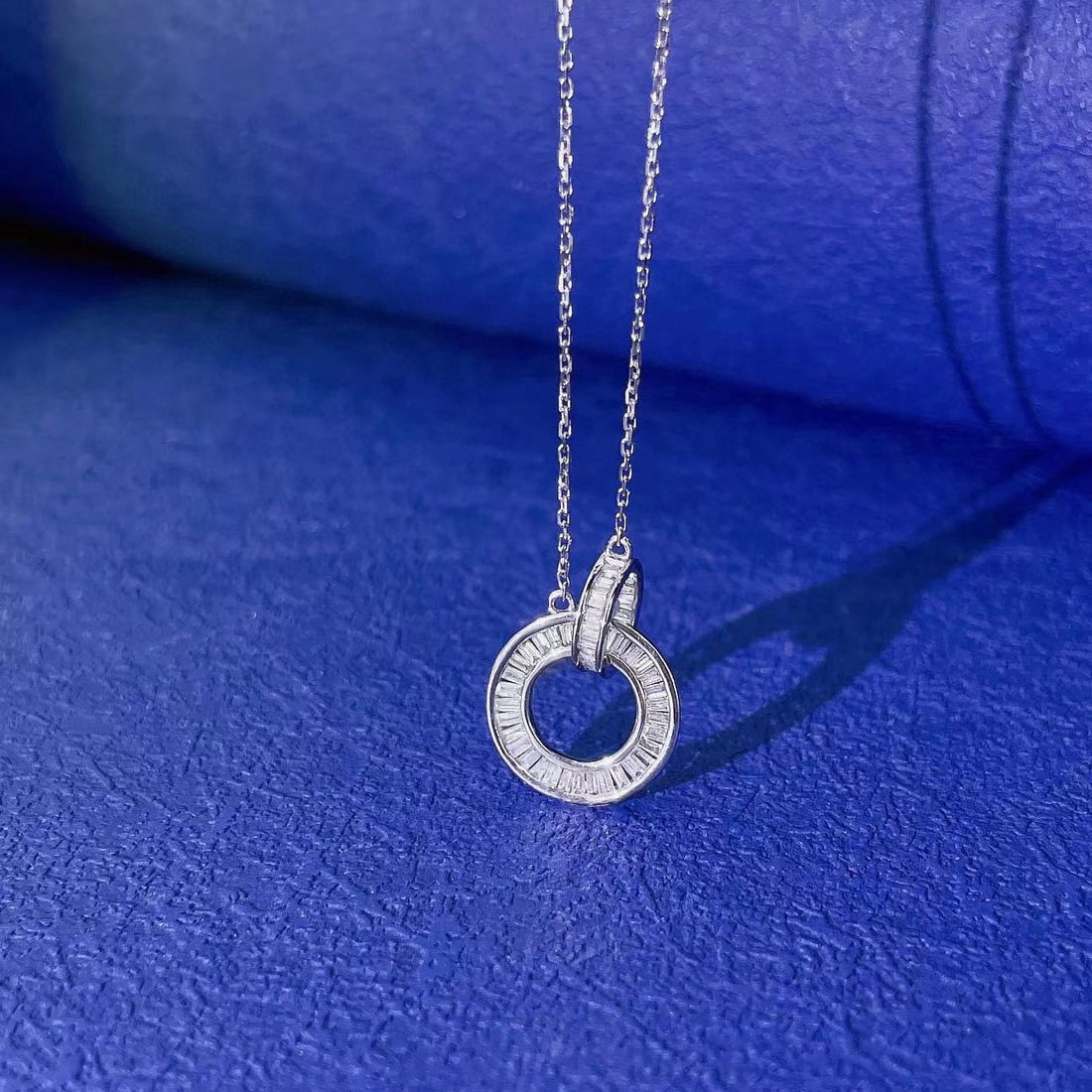 14k Gold 0.29 Ct Natural H Diamond Pendant( Without Chain ): Ref:230989095 // gold content:14k gold // main gemstone:diamond // shape:baguette // carat weight:0. 29ct // color:h // treatment:natural // cut grade:g // // adjacent gemstone 2 : diamond //