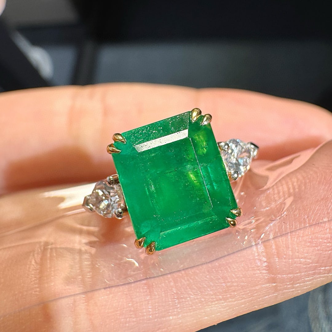 14k Gold 5.71 Ctw Natural Emerald & Diamond Ring: Ref:230989123 // gold content:14k gold // ring size:7. 25us // // main gemstone:emerald // shape:emerald // carat weight:5. 21ct // color:green // treatment:natural // cut grade:g // // adjacent