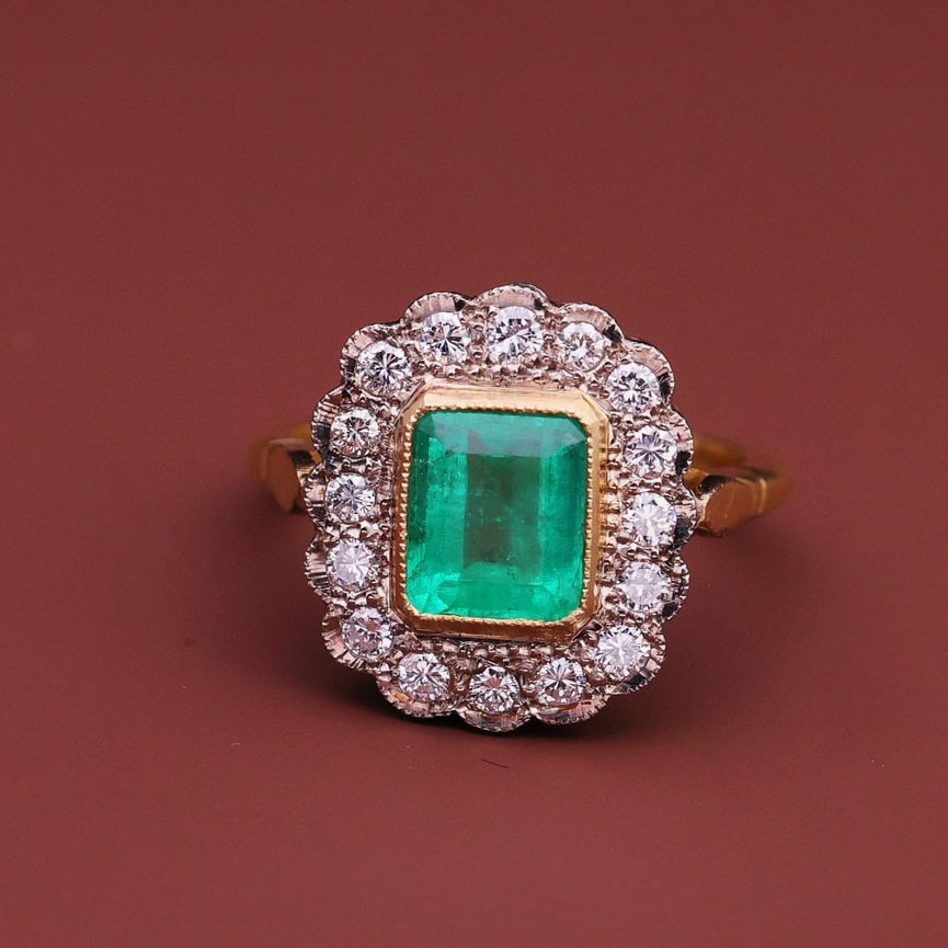 14k Gold 2.8 Ctw Natural Emerald & Diamond Ring - 3