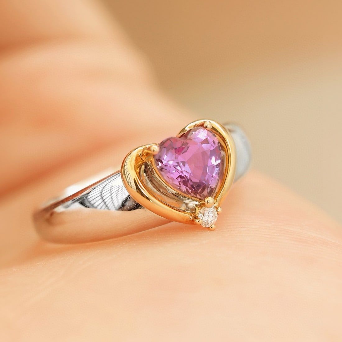 14k Gold 0.8 Ct Natural Sapphire & Diamond Ring: Ref:230989125 // gold content:14k gold // ring size:7. 25us // // main gemstone:sapphire // shape:heart // carat weight:0. 8ct // color:purple // treatment:natural // cut grade:g // // adjacent
