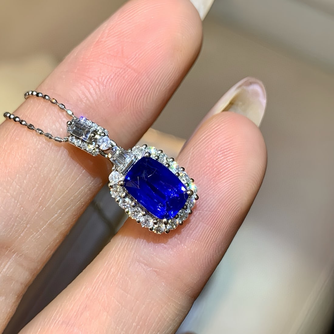 14k Gold 2.01 Ctw Natural Sapphire & Diamond Pendant( Without Chain ): Ref:230989130 // gold content:14k gold // main gemstone:sapphire // shape:oval // carat weight:1. 61ct // color:blue // treatment:natural // cut grade:g // // adjacent gemstone 2 : diamond // shape:ro