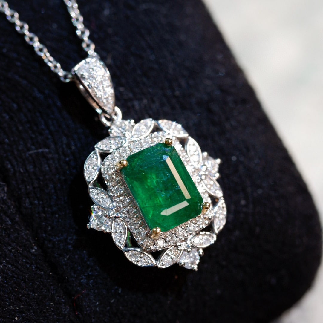14k Gold 1.73 Ctw Natural Emerald & Diamond Pendant( Without Chain ): Ref:230989140 // gold content:14k gold // main gemstone:emerald // shape:emerald // carat weight:1. 4ct // color:green // treatment:natural // cut grade:g // // adjacent gemstone 2 : diamond //
