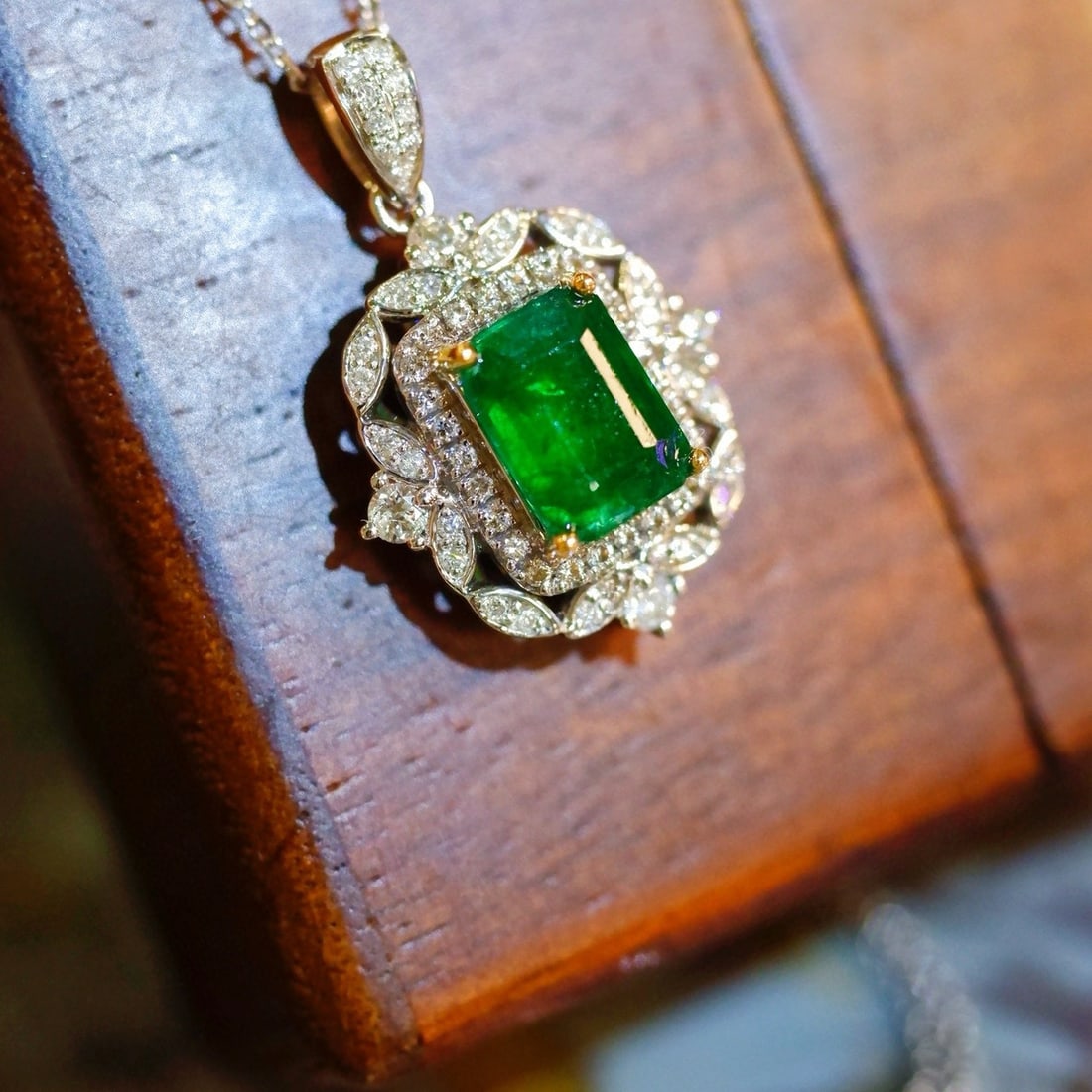 14k Gold 1.73 Ctw Natural Emerald & Diamond Pendant( Without Chain ) - 4
