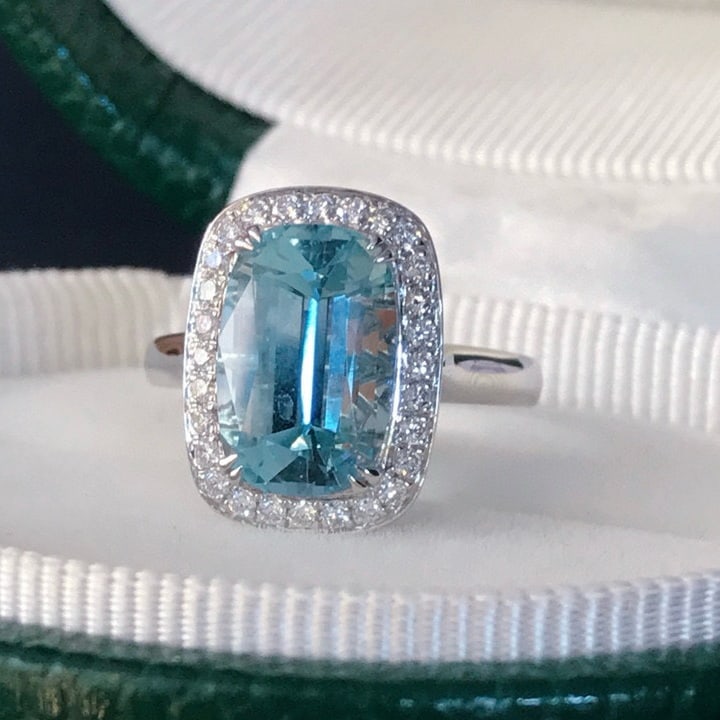 14k Gold 3.66 Ct Natural Aquamarine & Diamond Ring: Ref:230989143 // gold content:14k gold // ring size:7. 25us // // main gemstone:aquamarine // shape:cushion // carat weight:3. 66ct // color:blue // treatment:natural // cut grade:g // // adjacent