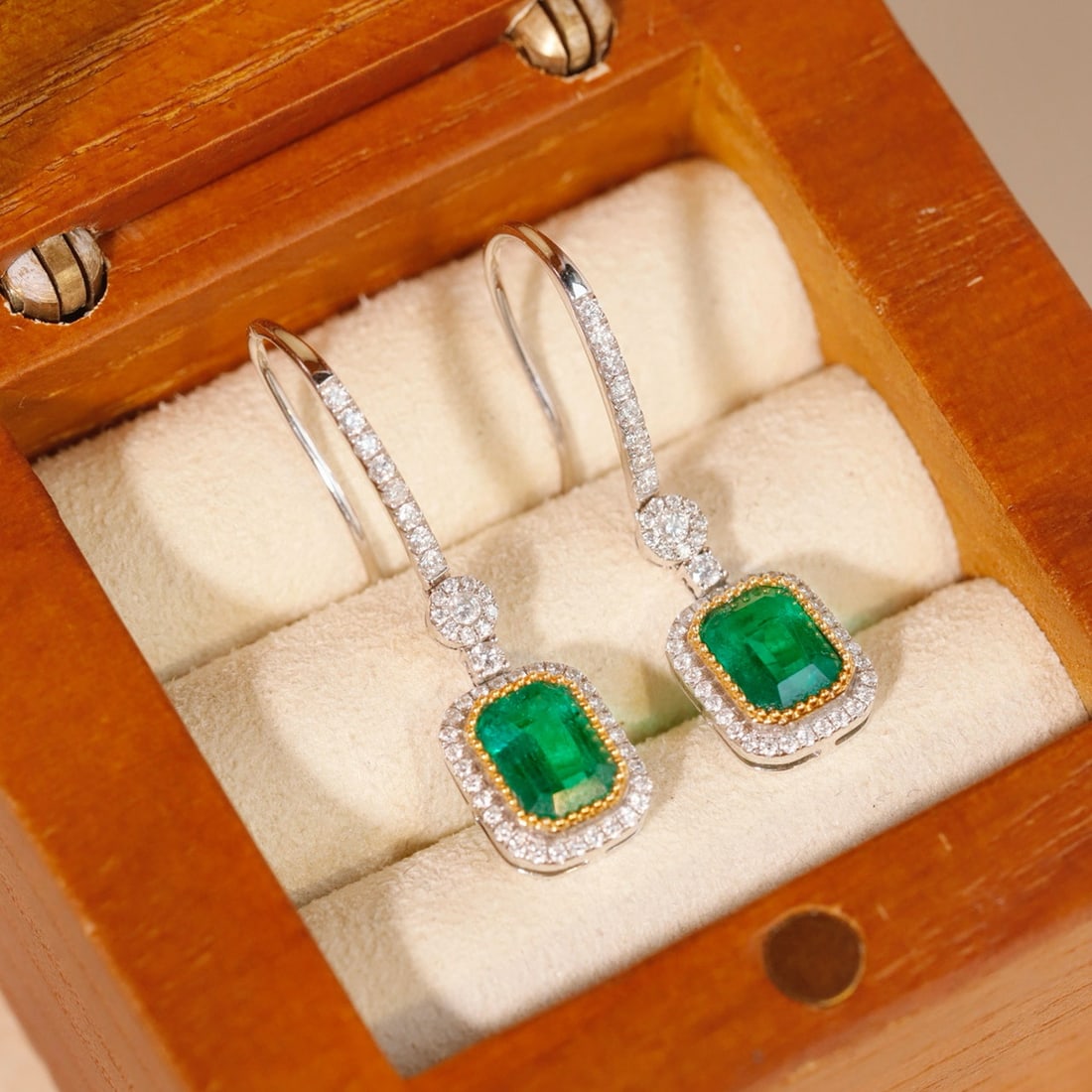 14k Gold 2.24 Ctw Natural Emerald & Diamond Earrings - 3