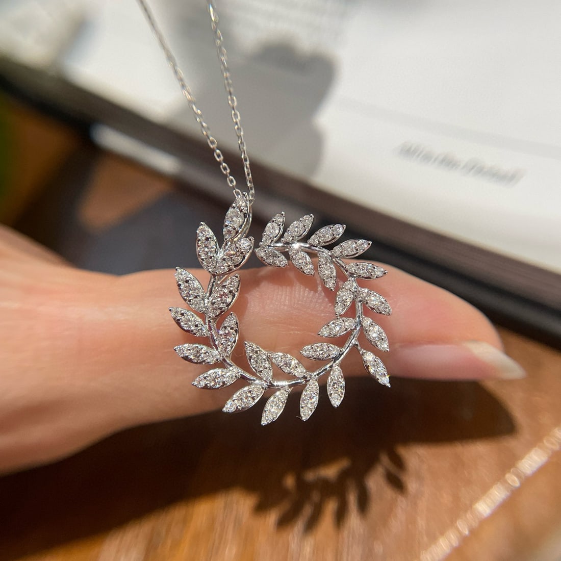 14k Gold 0.80 Ct Natural H Diamond Pendant( Without Chain ): Ref:230989154 // gold content:14k gold // main gemstone:diamond // shape:round // carat weight:0. 80ct // color:h // treatment:natural // cut grade:g // // adjacent gemstone 2 : diamond //