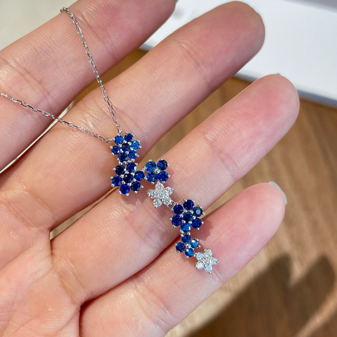 14k Gold 1.06 Ct Natural Sapphire & Diamond Pendant( Without Chain ): Ref:230989162 // gold content:14k gold // main gemstone:sapphire // shape:round // carat weight:1. 06ct // color:blue // treatment:natural // cut grade:g // // adjacent gemstone 2 : diamond // shape:r