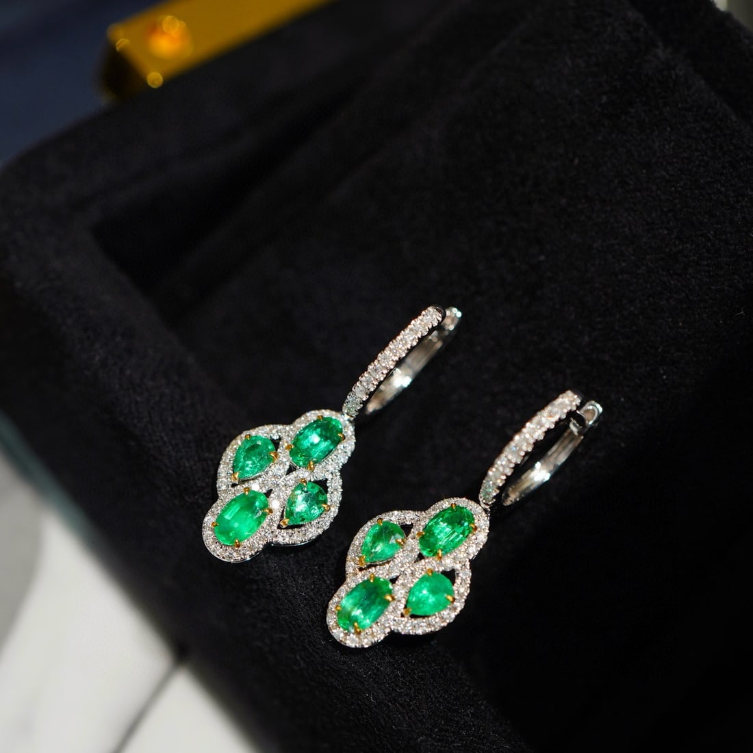 14k Gold 1.35 Ct Natural Emerald & Diamond Earrings: Ref:230989163 // gold content:14k gold // main gemstone:emerald // shape:oval // carat weight:1. 35ct // color:green // treatment:natural // cut grade:g // // adjacent gemstone 2 : diamond // shape:ro