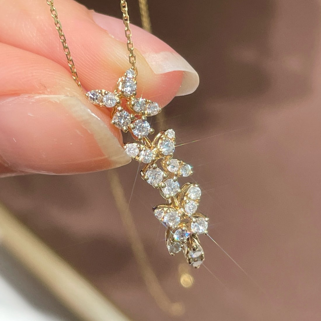 14k Gold 0.55 Ct Natural H Diamond Pendant( Without Chain ): Ref:230989166 // gold content:14k gold // main gemstone:diamond // shape:round // carat weight:0. 55ct // color:h // treatment:natural // cut grade:g // // adjacent gemstone 2 : diamond //