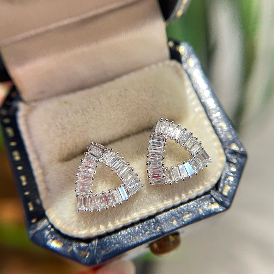 14k Gold 0.35 Ct Natural H Diamond Earrings: Ref:230989167 // gold content:14k gold // main gemstone:diamond // shape:baguette // carat weight:0. 35ct // color:h // treatment:natural // cut grade:g // Condition: New Low Estimate: 1700 High