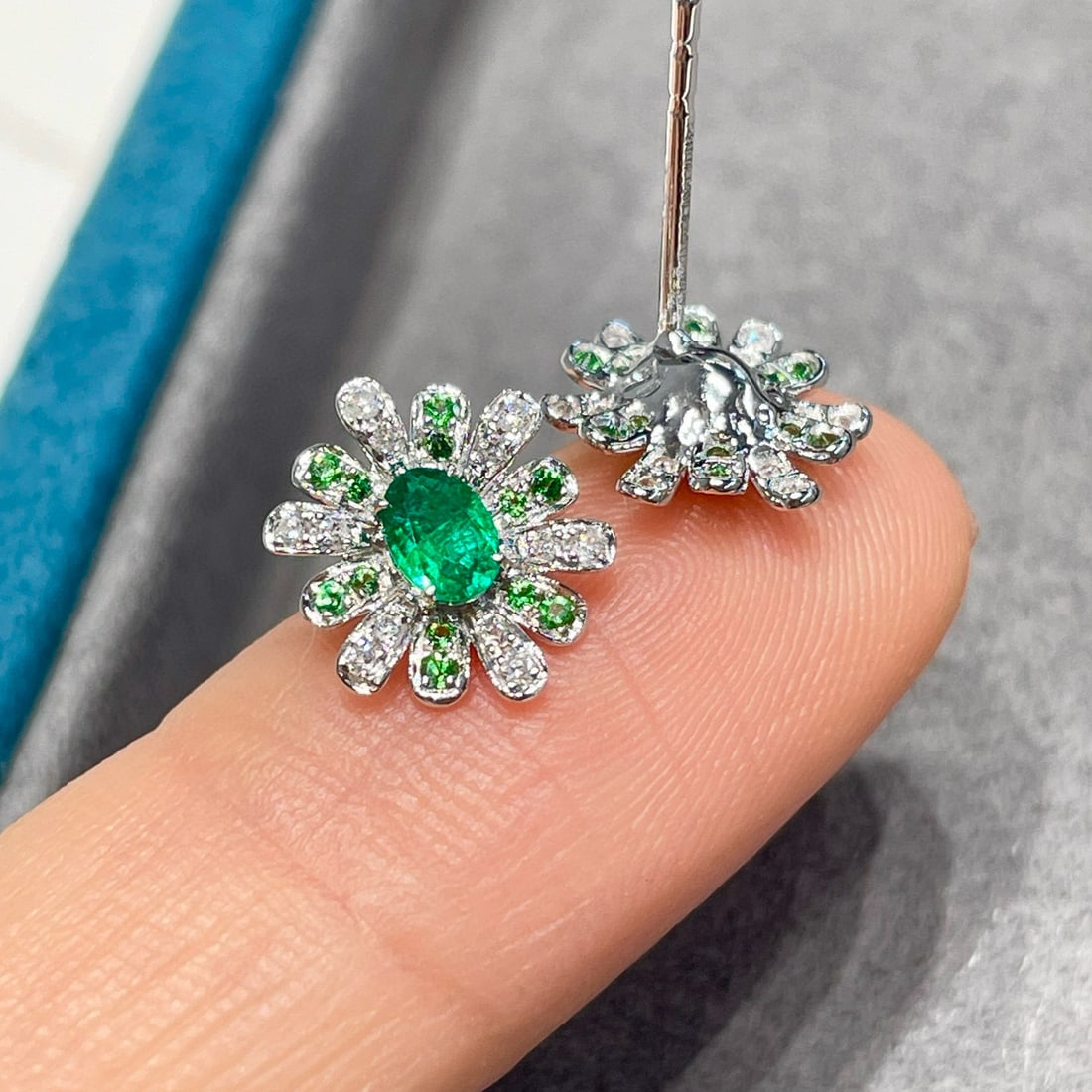 14k Gold 0.30 Ct Natural Emerald & Diamond Earrings - 2