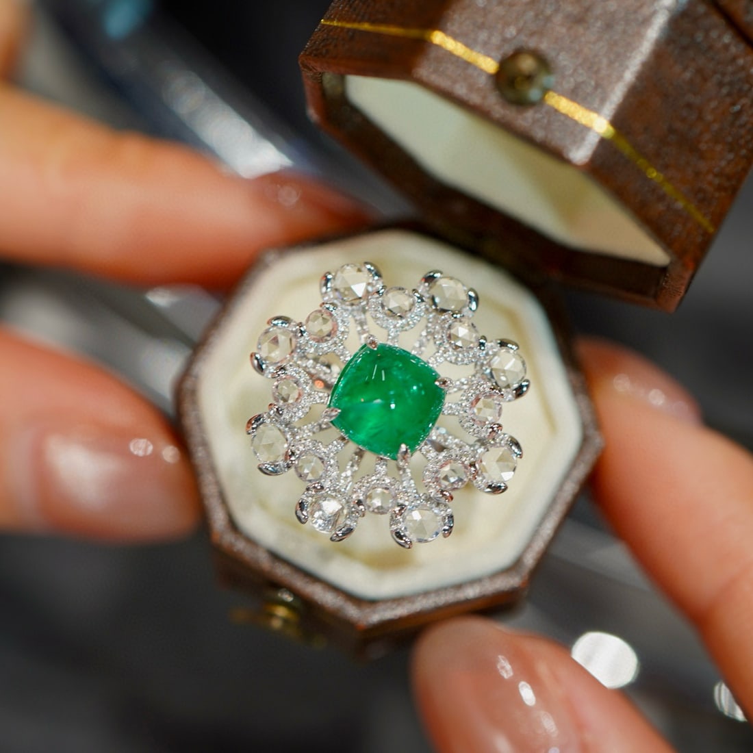 14k Gold 2.1 Ct Natural Emerald & Diamond Ring: Ref:230989180 // gold content:14k gold // ring size:7. 25us // // main gemstone:emerald // shape:suger-loaf // carat weight:2. 1ct // color:green // treatment:natural // cut grade:g // // adjacent gem