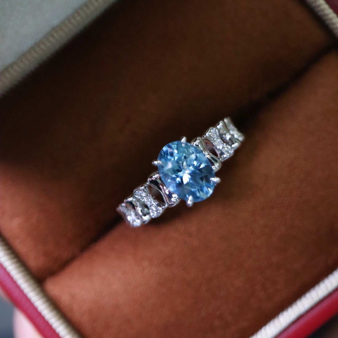 14k Gold 1.16 Ctw Natural Aquamarine & Diamond Ring: Ref:230989187 // gold content:14k gold // ring size:7. 25us // // main gemstone:aquamarine // shape:oval // carat weight:1. 05ct // color:padparadscha // treatment:natural // cut grade:g // //