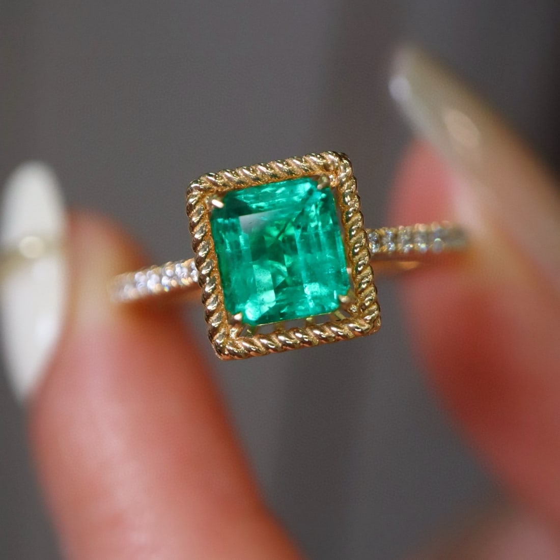 14k Gold 1.03 Ctw Natural Emerald & Diamond Ring: Ref:230989188 // gold content:14k gold // ring size:7. 25us // // main gemstone:emerald // shape:emerald // carat weight:0. 93ct // color:green // treatment:natural // cut grade:g // // adjacent