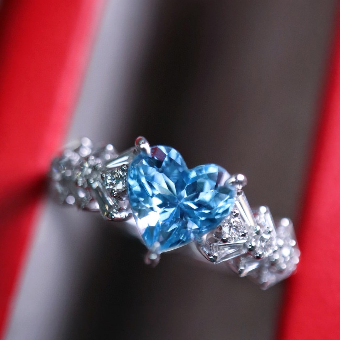 14k Gold 1.34 Ctw Natural Aquamarine & Diamond Ring: Ref:230989189 // gold content:14k gold // ring size:7. 25us // // main gemstone:aquamarine // shape:heart // carat weight:1. 03ct // color:blue // treatment:natural // cut grade:g // // adjacent