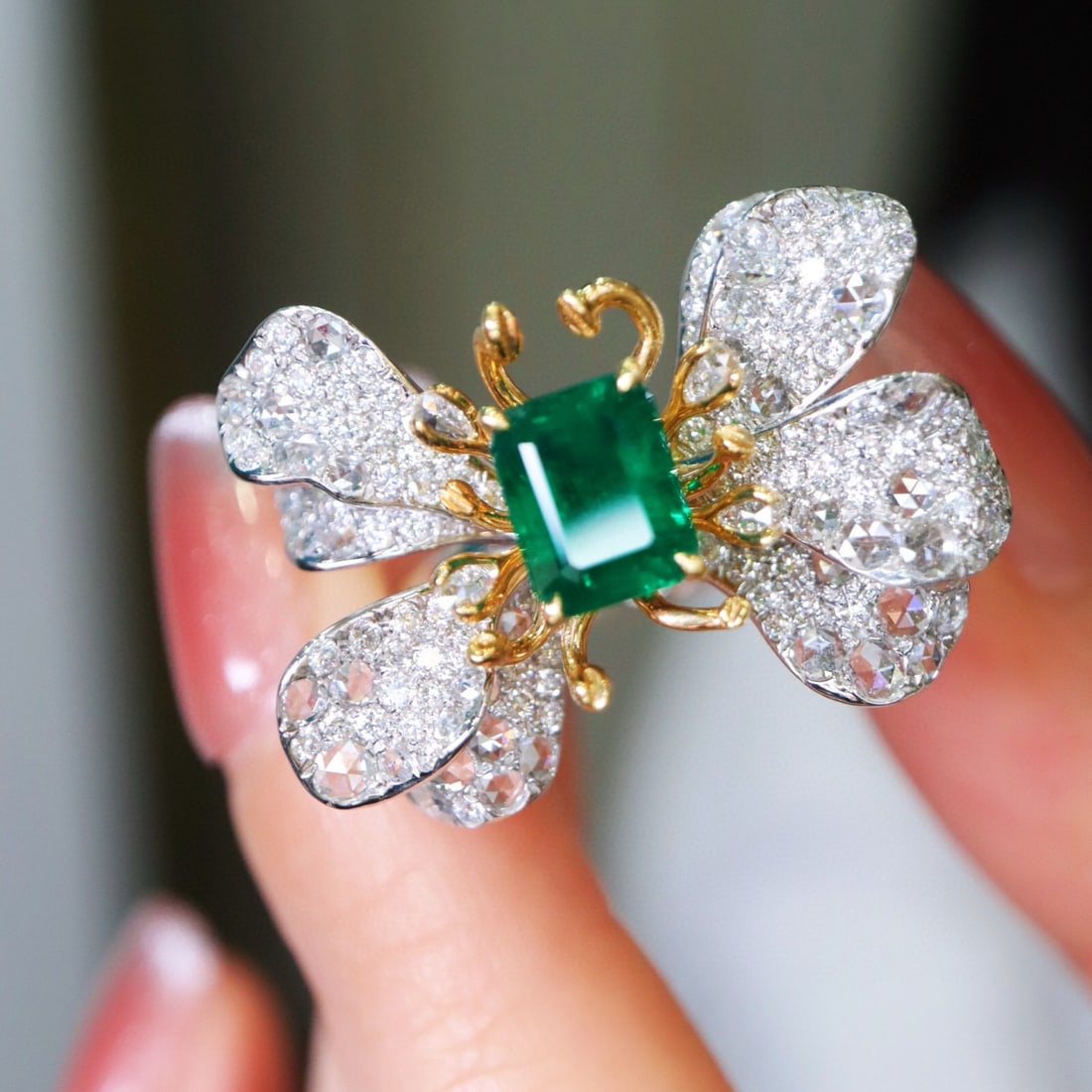 14k Gold 2.90 Ctw Natural Emerald & Diamond Ring: Ref:230989202 // gold content:14k gold // ring size:7. 25us // // main gemstone:emerald // shape:cushion // carat weight:1. 18ct // color:green // treatment:natural // cut grade:g // // adjacent gemst