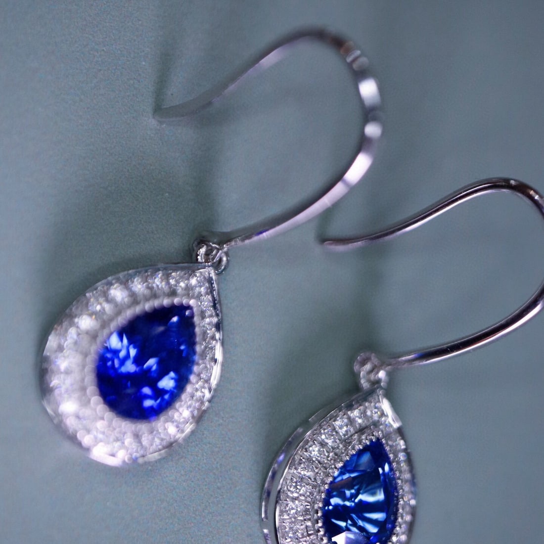 14k Gold 2.25 Ctw Natural Sapphire & Diamond Earrings: Ref:230989205 // gold content:14k gold // main gemstone:sapphire // shape:pear // carat weight:2. 02ct // color:blue // treatment:natural // cut grade:g // // adjacent gemstone 2 : diamond //