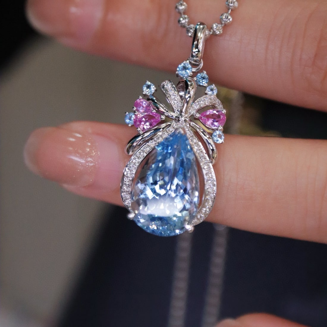 14k Gold 4.20 Ctw Natural Aquamarine & Diamond Pendant( Without Chain ): Ref:230989206 // gold content:14k gold // main gemstone:aquamarine // shape:pear // carat weight:4. 03ct // color:blue // treatment:natural // cut grade:g // // adjacent gemstone 2 : diamond //