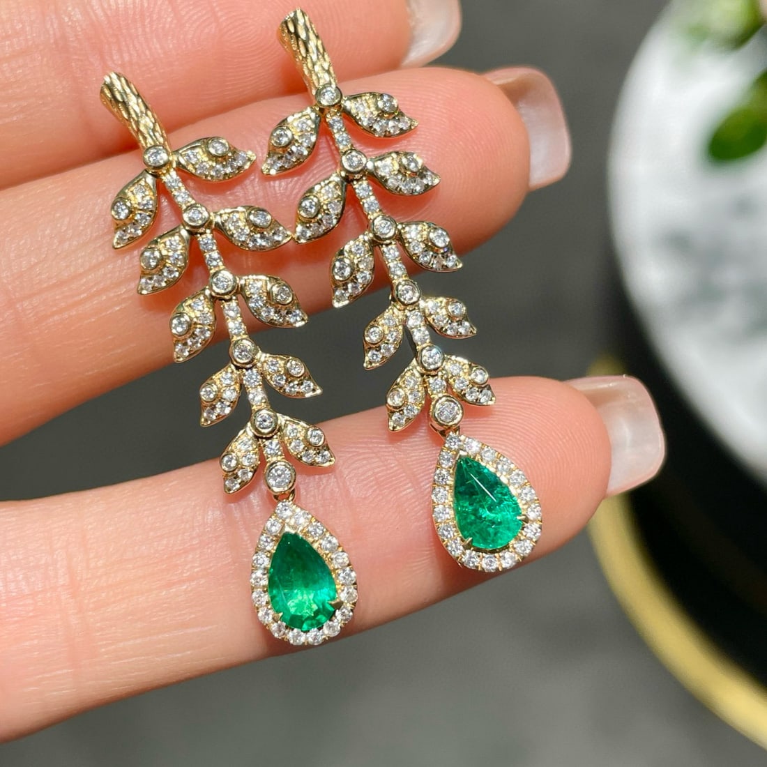 14k Gold 0.70 Ct Natural Emerald & Diamond Earrings - 4