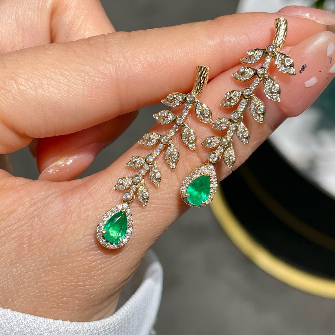 14k Gold 0.70 Ct Natural Emerald & Diamond Earrings - 5