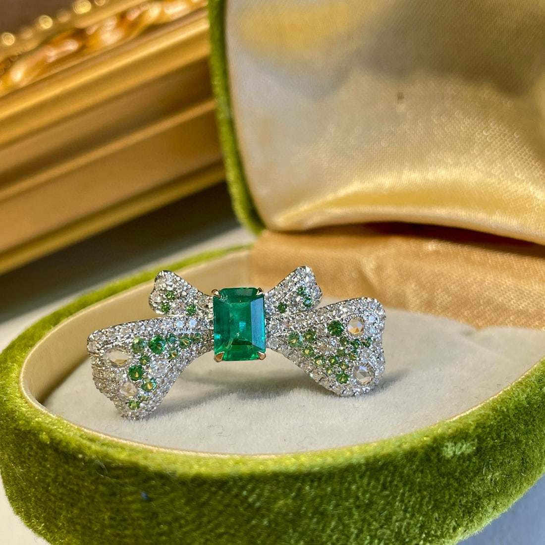 14k Gold 0.82 Ct Natural Emerald & Diamond Ring - 5