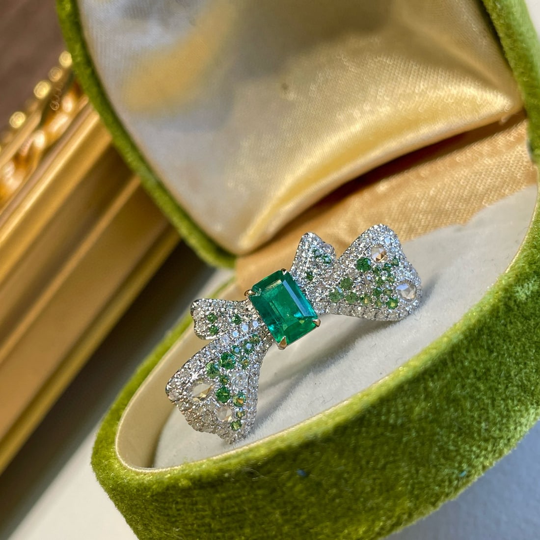 14k Gold 0.82 Ct Natural Emerald & Diamond Ring - 6