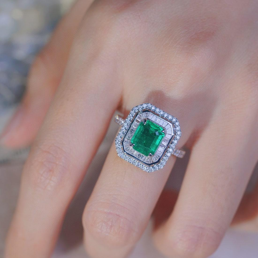 14k Gold 2.99 Ctw Natural Emerald & Diamond Ring - 4