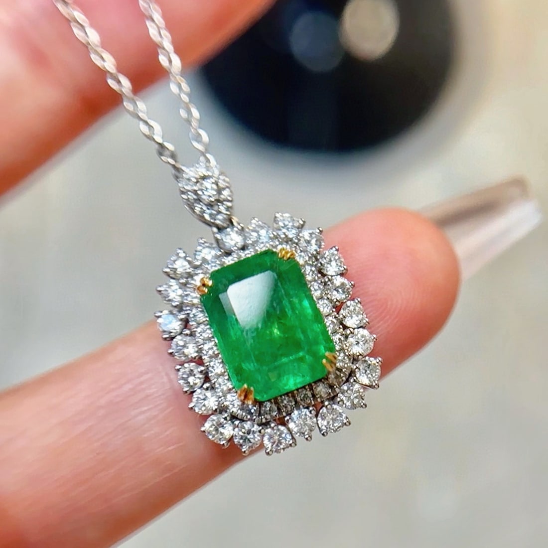 14k Gold 3.55 Ct Natural Emerald & Diamond Pendant( Without Chain ): Ref:230989234 // gold content:14k gold // main gemstone:emerald // shape:emerald // carat weight:3. 55ct // clarity grade:vs-si // color:green // treatment:natural // cut grade:g // // adjacent gemsto