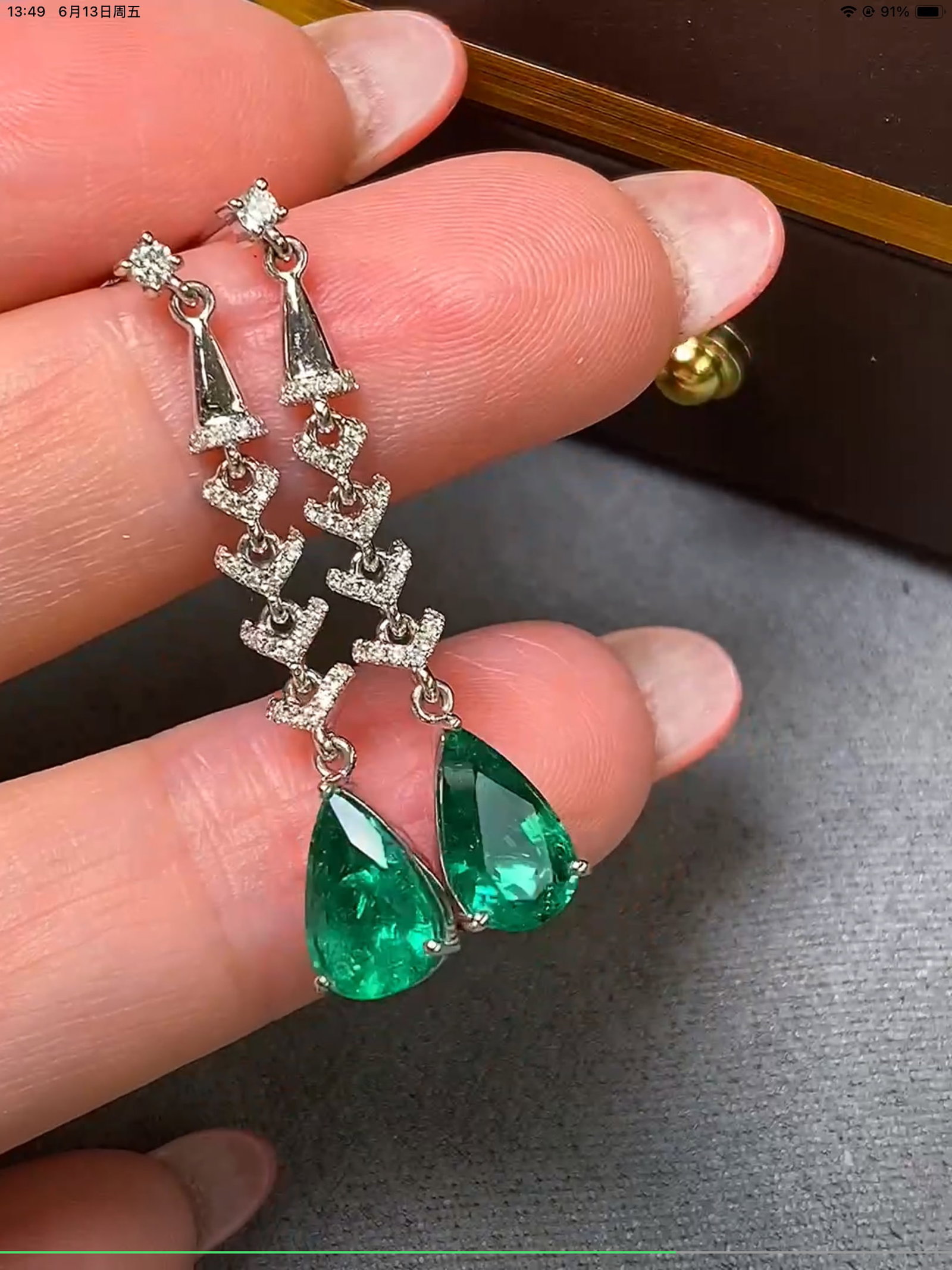 14k Gold 3.12 Ctw Natural Emerald & Diamond Earrings: Ref:230989246 // gold content:14k gold // main gemstone:emerald // shape:pear // carat weight:2. 85ct // color:green // treatment:natural // cut grade:g // // adjacent gemstone 2 : diamond //